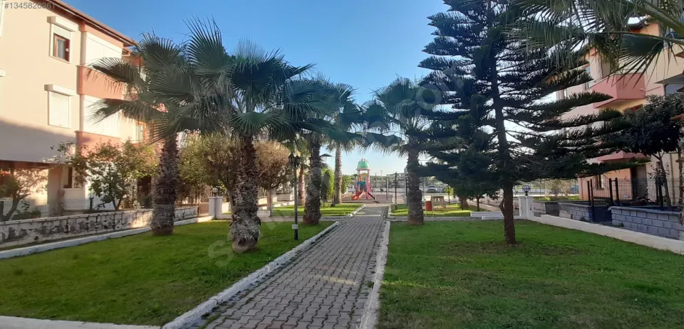Şehir Hastanesi Karşısında, Bahçeli Tripleks Villa