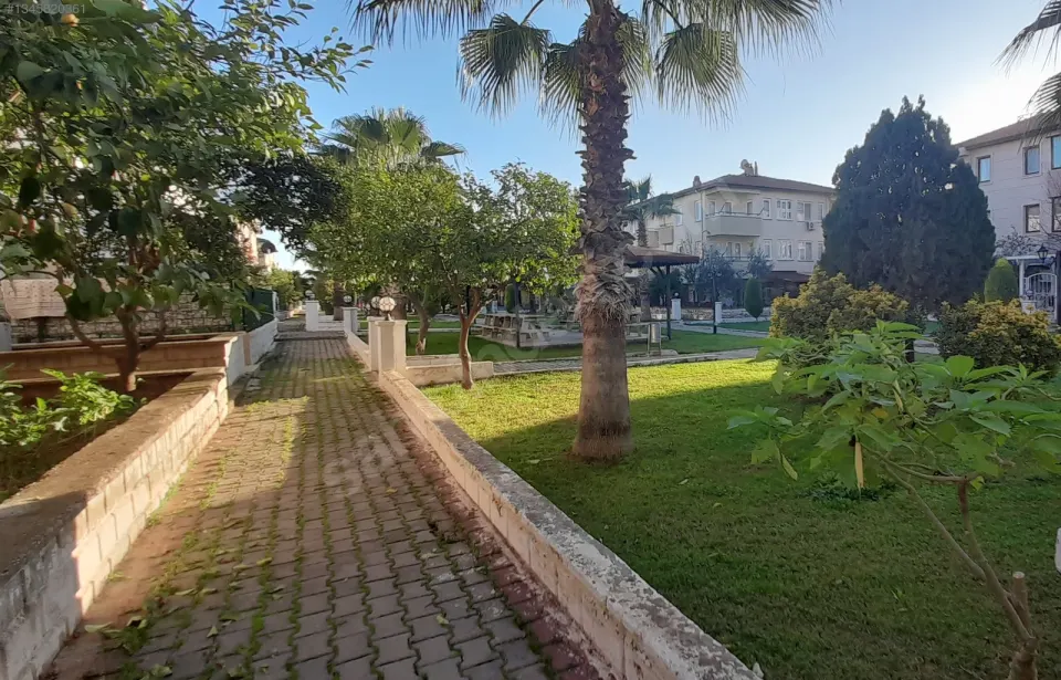 Şehir Hastanesi Karşısında, Bahçeli Tripleks Villa