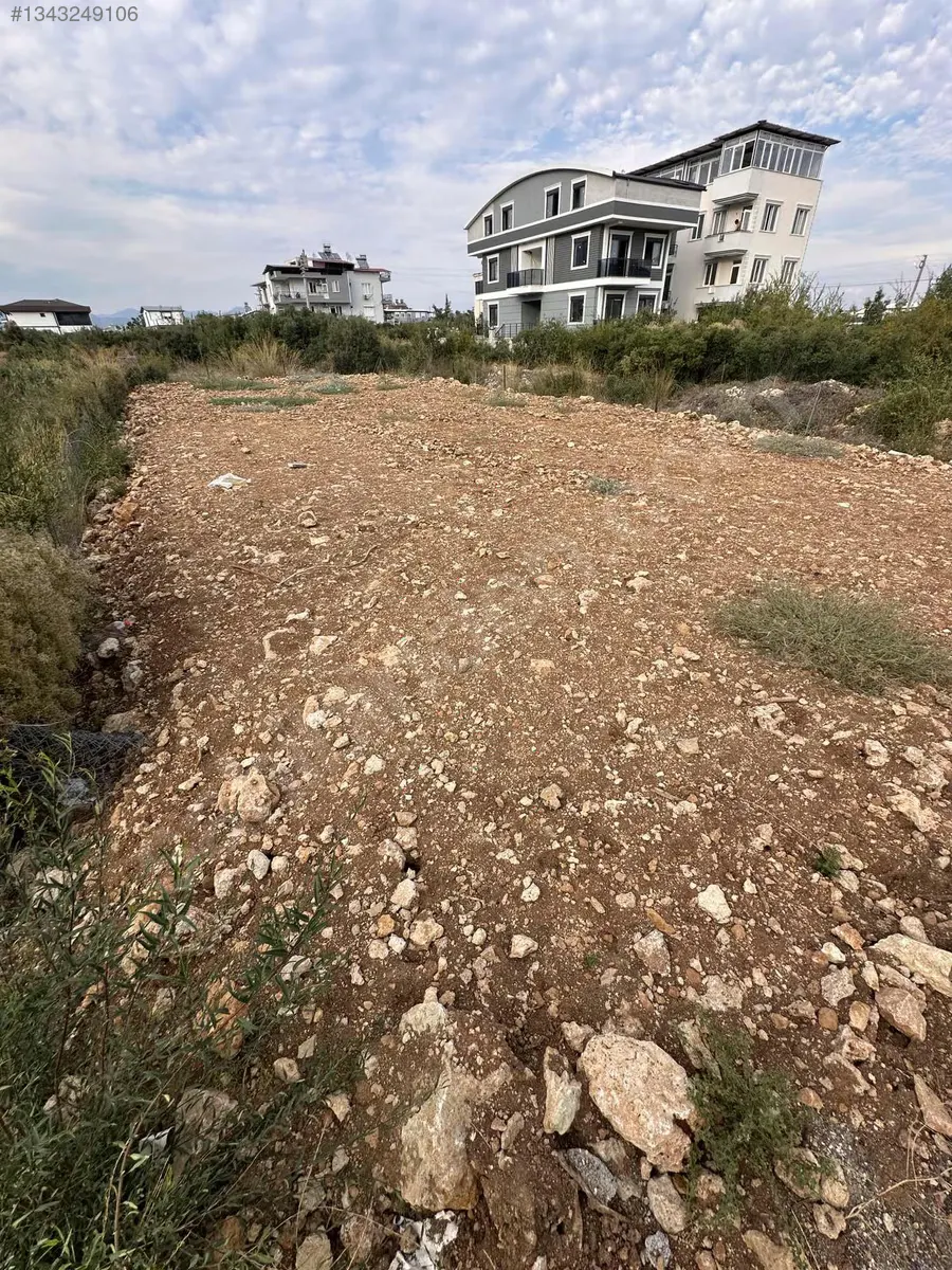 SAHİBİNDEN ACİL SATILIK YENİKÖYDE KELEPİR ARSA PAZARLIKLI....