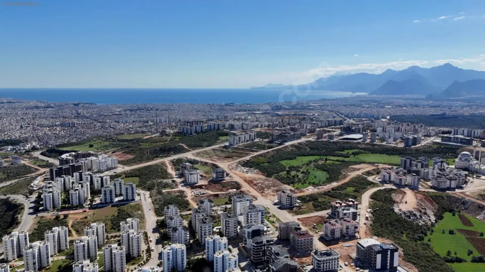 ÇANKAYA'DA AİLE YAŞAMINA UYGUN SİTEDE 3+1 EBEVEYN BANYOLU