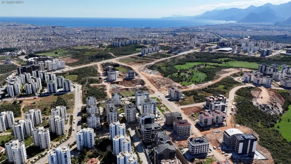 ÇANKAYA'DA AİLE YAŞAMINA UYGUN SİTEDE 3+1 EBEVEYN BANYOLU