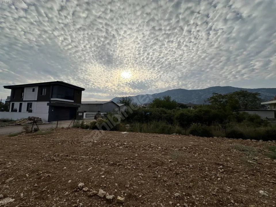 SAHİBİNDEN ACİL SATILIK YENİKÖYDE KELEPİR ARSA PAZARLIKLI....